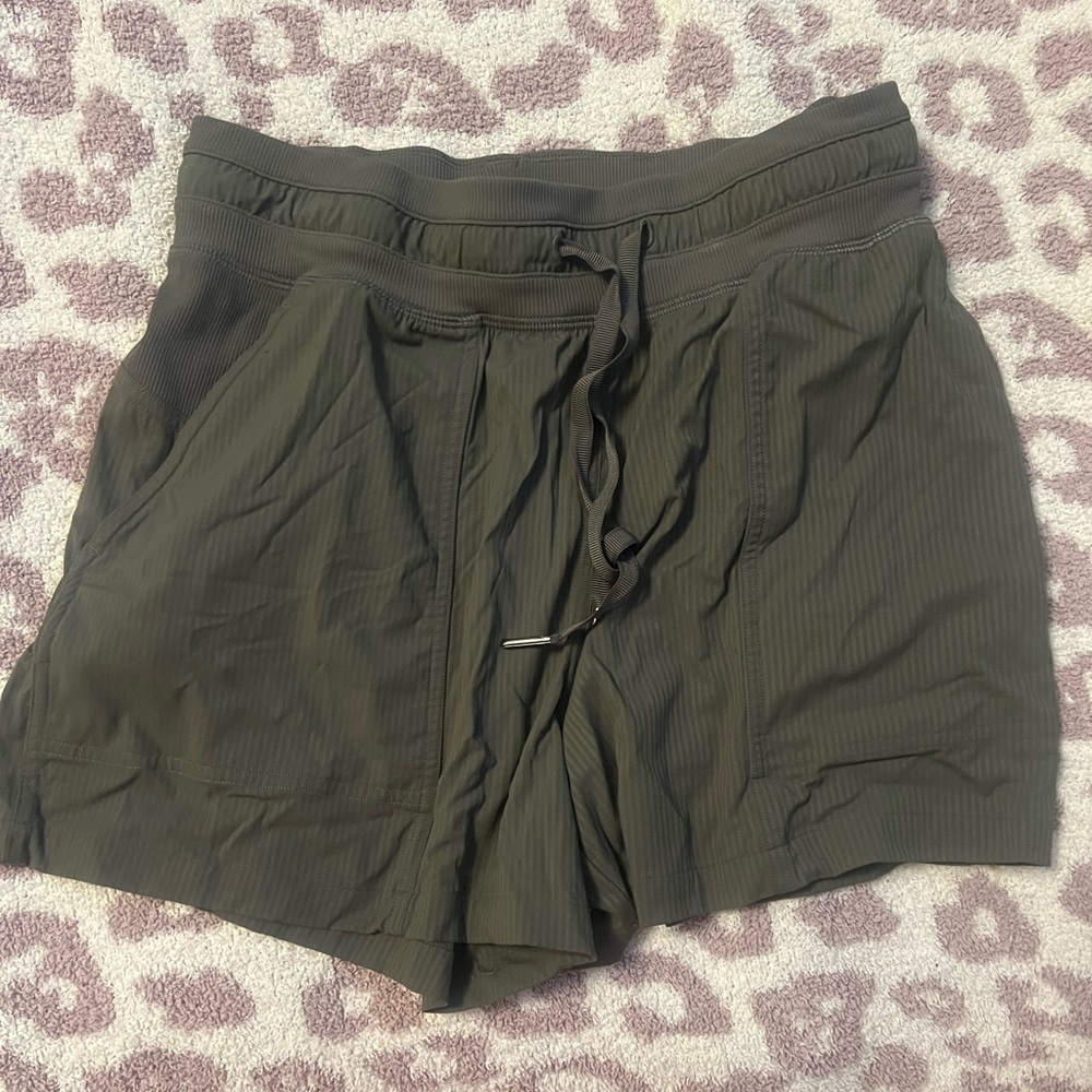 Women’s Lululemon shorts